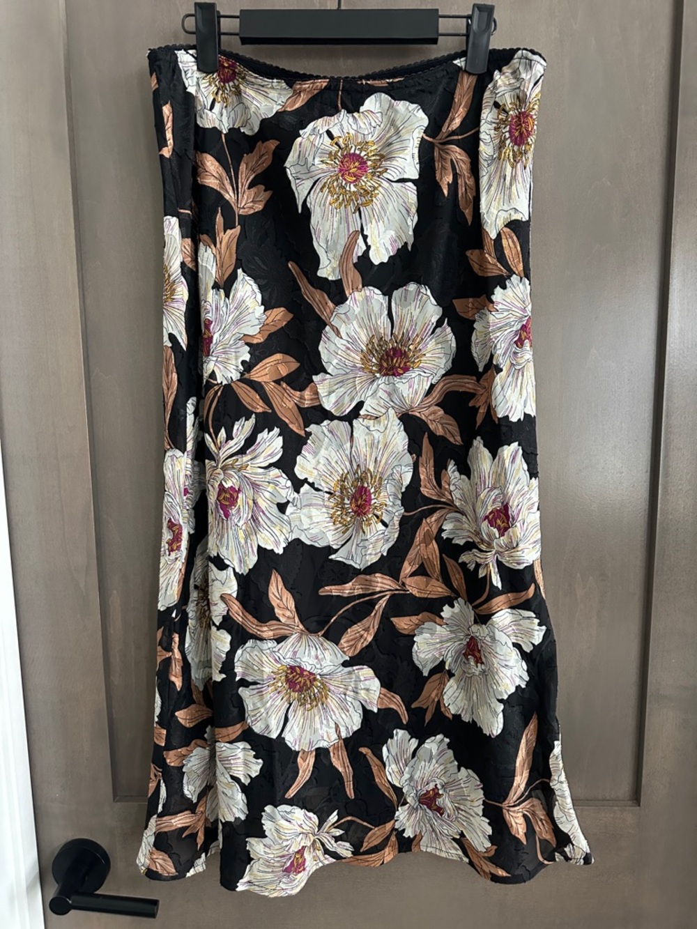 Band of Gypsies Women’s Rho Black Cream Floral Slip MIDI Skirt Size L NWT